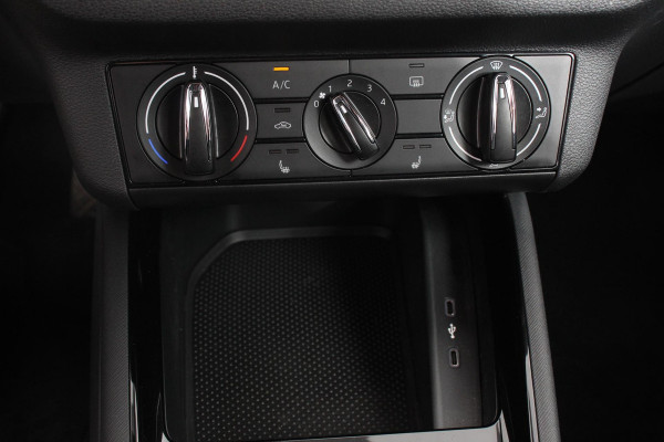 Škoda Kamiq 1.0 TSI DSG Ambition Adaptive Cruise Control Trekhaak DAB Stoelverwarming Apple Carplay/Android Auto Lichtmetalen Velgen