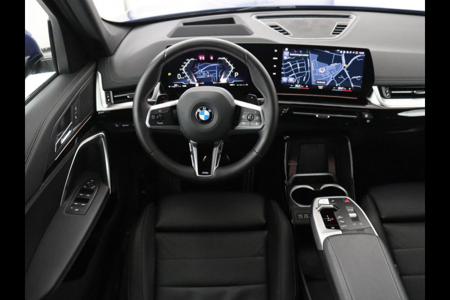 BMW X1 xDrive23i M Sport | Head-Up | Adaptive Cruise | Trekhaak | Leder | 360 camera | Stoelverwarming | Keyless | Adaptief LED | Carplay | Sportstoelen | Live Cockpit Professional | 204pk