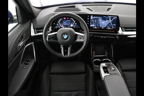 BMW X1 xDrive23i M Sport | Head-Up | Adaptive Cruise | Trekhaak | Leder | 360 camera | Stoelverwarming | Keyless | Adaptief LED | Carplay | Sportstoelen | Live Cockpit Professional | 204pk