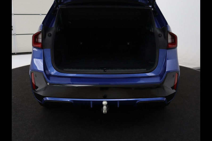 BMW X1 xDrive23i M Sport | Head-Up | Adaptive Cruise | Trekhaak | Leder | 360 camera | Stoelverwarming | Keyless | Adaptief LED | Carplay | Sportstoelen | Live Cockpit Professional | 204pk