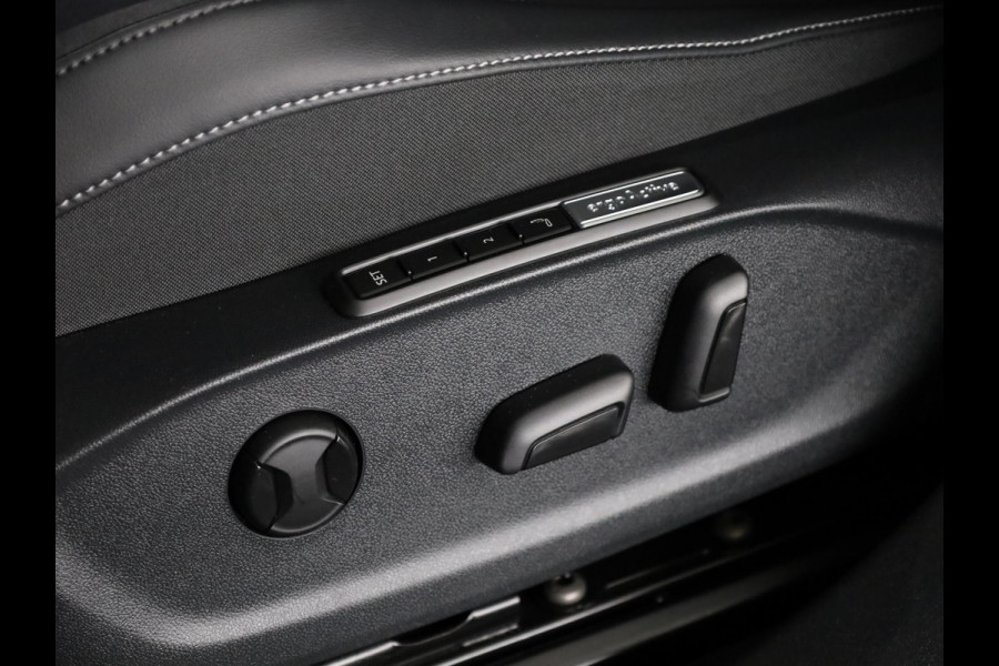 Volkswagen ID.7 Limited Edition Plus 77 kWh accu 210 kW / 286 PK V / Trekhaak / 360 graden camera / Black style