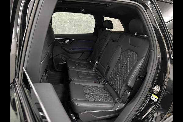 Audi Q7 60e 489pk S Competition RS-Seats | Carbon in/exterieur | B&O | Panorama | 360 Camera | Soft-Close | Head-Up | 88350,= ex btw  | ACC | Matrix-LED | Keyless-Entry |  Lane & Side assist | Stuurwielverwarming | Alarm | 22" Audi Sport | Leder op Dashboard | Rijklaarprijs en fabrieksgarantie.
