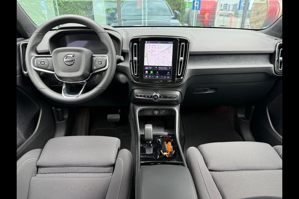 Volvo XC40 Recharge Core 70 kWh - Automaat - Navi - Camera - Parkeerhulp