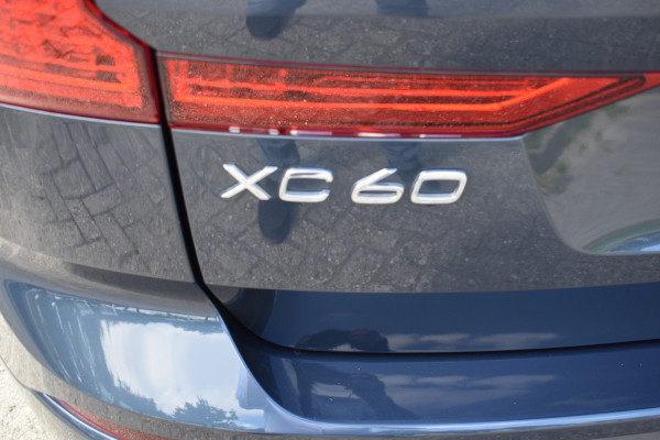 Volvo XC60 T8 AWD 455PK Plug-in hybrid Ultra Dark | Pano dak | Head Up Display | 360 Camera | ACC | Pilot Assist | Harman & Kardon | Keyless |