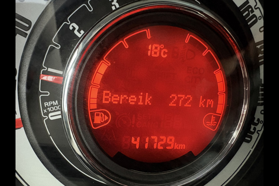 Fiat 500C 1.2 lounge Airco - Apple carplay - Navigatie - Parkeersensoren achter - Licht metalen velgen 15 inch - Cruise control - Bluetooth - Radio - Start/stop systeem - Elektrische ramen