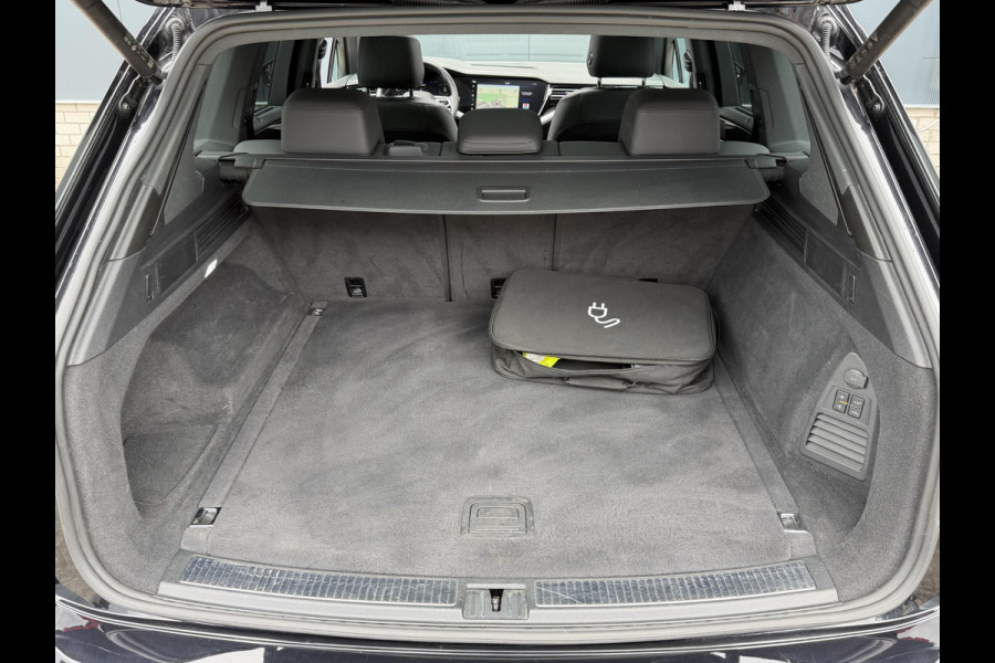 Volkswagen Touareg 3.0 TSi eHybrid 4MOTION 20"/Panoramadak/Trekhaak/Luchtvering/Leder/Stuur + voorruit + stoelverwarming v+a/Dodehoek/Adaptieve cruise