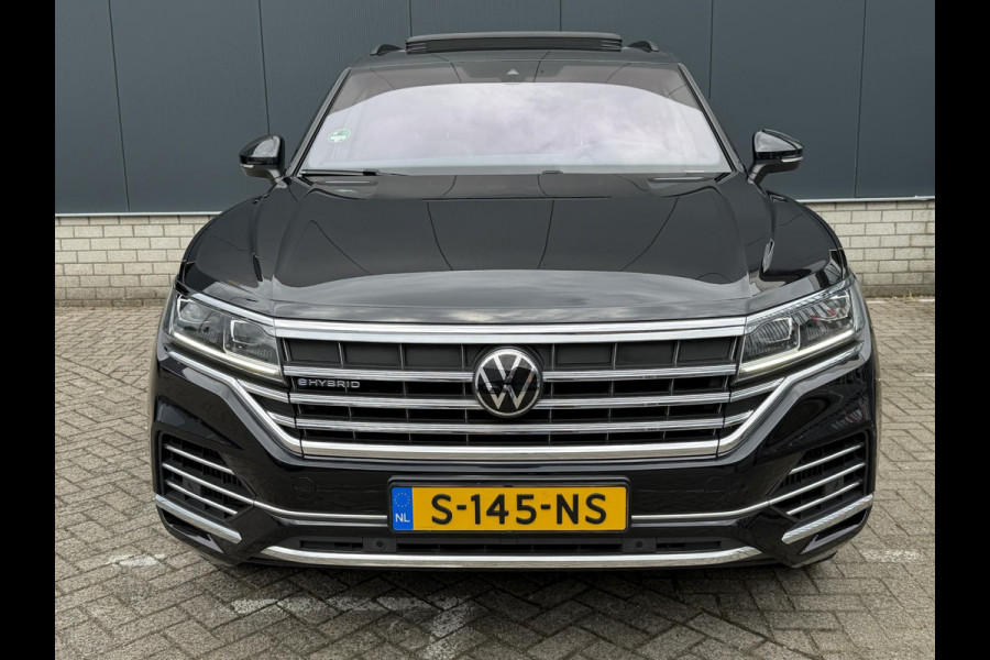 Volkswagen Touareg 3.0 TSi eHybrid 4MOTION 20"/Panoramadak/Trekhaak/Luchtvering/Leder/Stuur + voorruit + stoelverwarming v+a/Dodehoek/Adaptieve cruise
