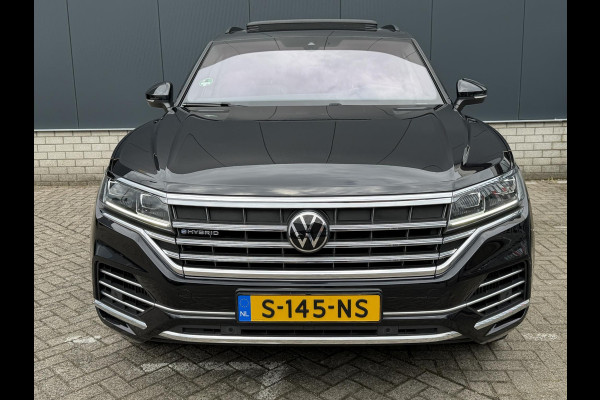 Volkswagen Touareg 3.0 TSi eHybrid 4MOTION 20"/Panoramadak/Trekhaak/Luchtvering/Leder/Stuur + voorruit + stoelverwarming v+a/Dodehoek/Adaptieve cruise