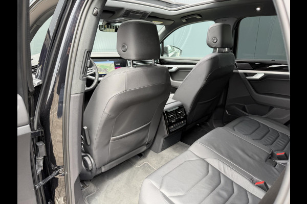 Volkswagen Touareg 3.0 TSi eHybrid 4MOTION 20"/Panoramadak/Trekhaak/Luchtvering/Leder/Stuur + voorruit + stoelverwarming v+a/Dodehoek/Adaptieve cruise