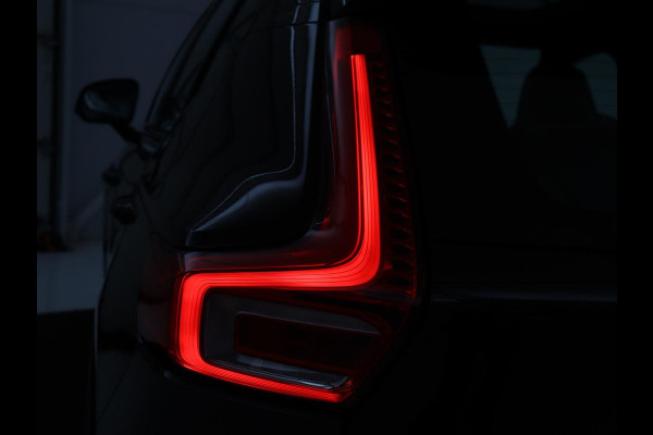 Volvo XC40 1.5 T5 Recharge R-Design | SOH 89,1% | Panoramadak | Trekhaak | Stoelverwarming | 360 Camera | Harman/Kardon | Adaptive cruise | Leder/Alcantara | Navigatie | Carplay | Memory | PHEV | Plug In
