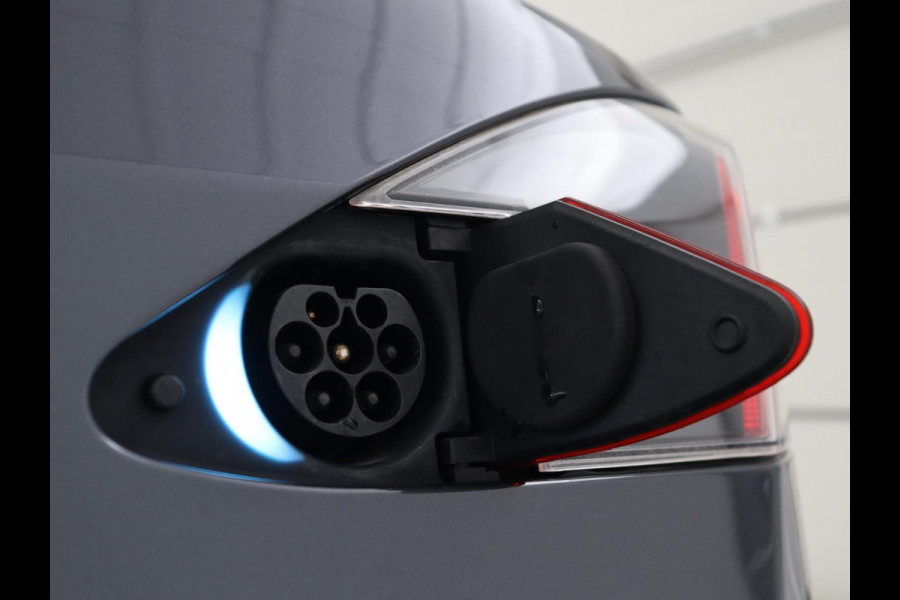 Tesla Model S 75D Base | SOH 89.9 | Panoramadak | Stuurverwarming | Leder | Autopilot | Stoelverwarming | Camera | Keyless | Full LED | Parkeerhulp | Achterbankverwarming | Origineel NL