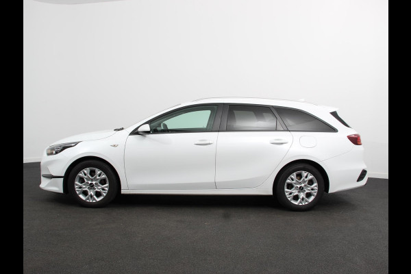 Kia Ceed Sportswagon 1.5 T-GDi 160pk Automaat DynamicLine Climate control Adaptieve cruise control Stuurverwarming Stoelverwarming Navigatie Apple Carplay/ Android Auto Lichtmetalen velgen Achteruitrijcamera