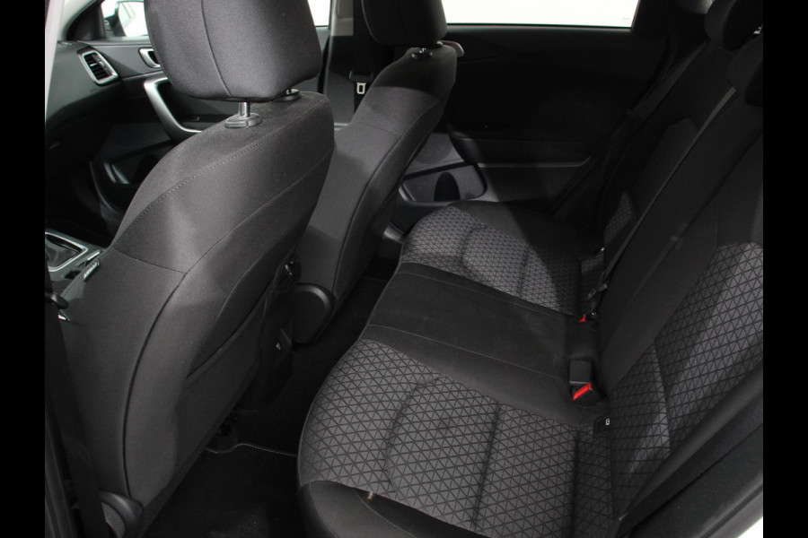 Kia Ceed Sportswagon 1.5 T-GDi 160pk Automaat DynamicLine Climate control Adaptieve cruise control Stuurverwarming Stoelverwarming Navigatie Apple Carplay/ Android Auto Lichtmetalen velgen Achteruitrijcamera