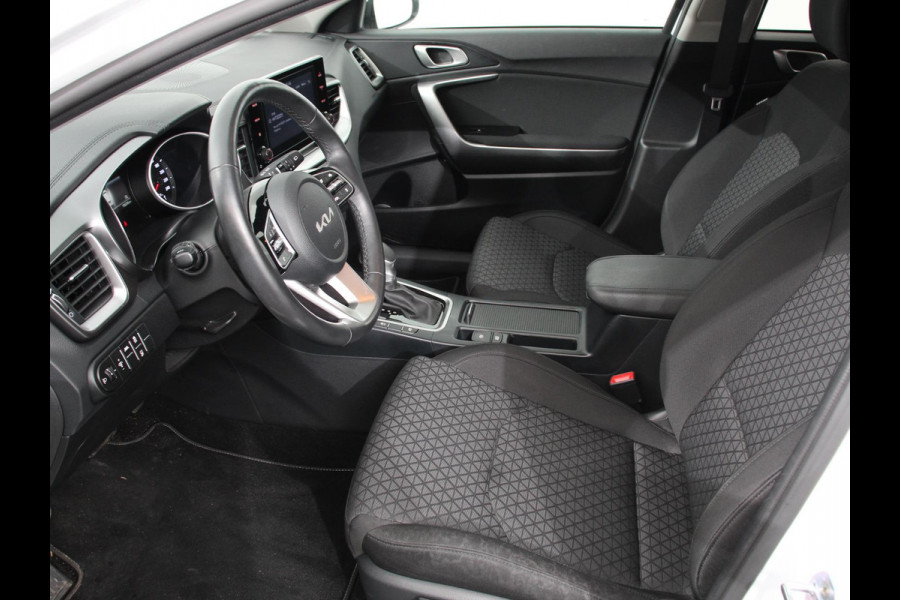 Kia Ceed Sportswagon 1.5 T-GDi 160pk Automaat DynamicLine Climate control Adaptieve cruise control Stuurverwarming Stoelverwarming Navigatie Apple Carplay/ Android Auto Lichtmetalen velgen Achteruitrijcamera