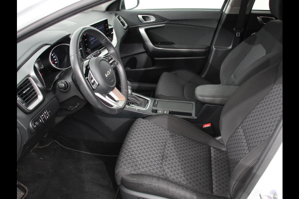 Kia Ceed Sportswagon 1.5 T-GDi 160pk Automaat DynamicLine Climate control Adaptieve cruise control Stuurverwarming Stoelverwarming Navigatie Apple Carplay/ Android Auto Lichtmetalen velgen Achteruitrijcamera