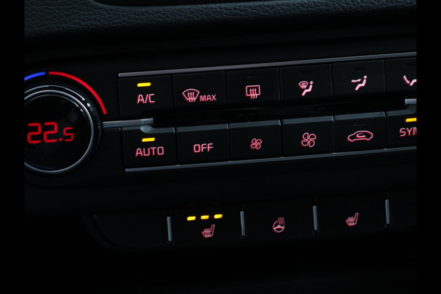 Kia Ceed Sportswagon 1.5 T-GDi 160pk Automaat DynamicLine Climate control Adaptieve cruise control Stuurverwarming Stoelverwarming Navigatie Apple Carplay/ Android Auto Lichtmetalen velgen Achteruitrijcamera