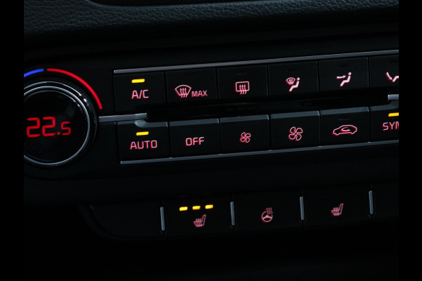 Kia Ceed Sportswagon 1.5 T-GDi 160pk Automaat DynamicLine Climate control Adaptieve cruise control Stuurverwarming Stoelverwarming Navigatie Apple Carplay/ Android Auto Lichtmetalen velgen Achteruitrijcamera