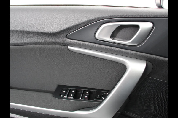 Kia Ceed Sportswagon 1.5 T-GDi 160pk Automaat DynamicLine Climate control Adaptieve cruise control Stuurverwarming Stoelverwarming Navigatie Apple Carplay/ Android Auto Lichtmetalen velgen Achteruitrijcamera