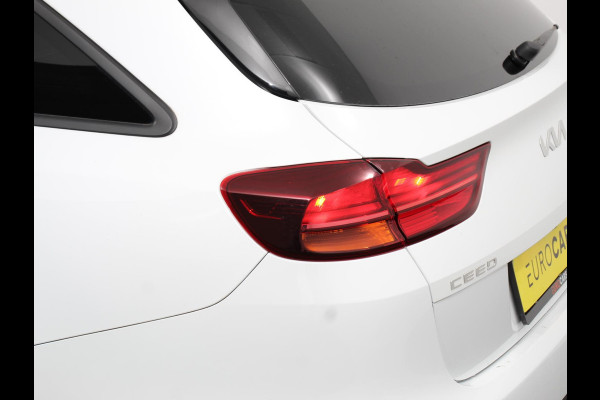 Kia Ceed Sportswagon 1.5 T-GDi 160pk Automaat DynamicLine Climate control Adaptieve cruise control Stuurverwarming Stoelverwarming Navigatie Apple Carplay/ Android Auto Lichtmetalen velgen Achteruitrijcamera