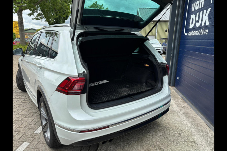 Volkswagen Tiguan 1.4 TSI ACT Highline Panoramadak Trekhaak R-line DSG 19 inch LMV all Season banden Chrome sierdelen