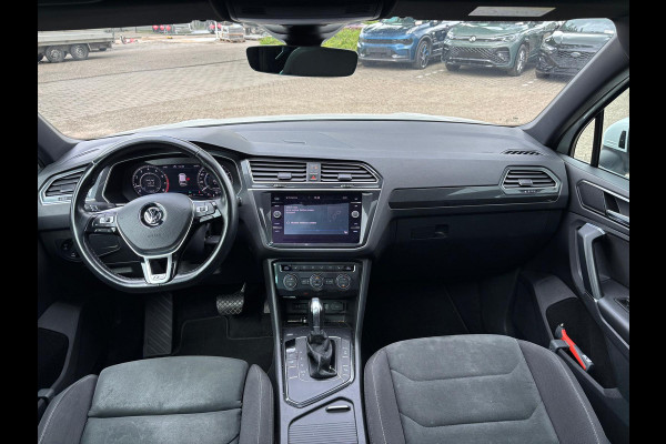 Volkswagen Tiguan 1.4 TSI ACT Highline Panoramadak Trekhaak R-line DSG 19 inch LMV all Season banden Chrome sierdelen