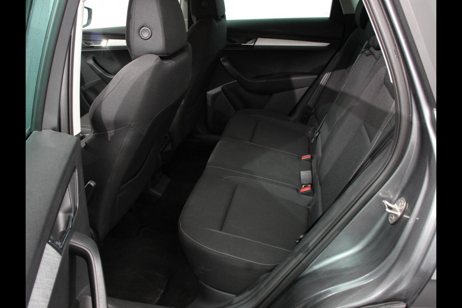 Škoda Karoq 1.5 TSI 150pk DSG ACT Selection Navigatie Apple Carplay/Android Auto Camera Parkeer sensoren Adaptieve Cruise Control Lichtmetalen Velgen Digitale Cockpit