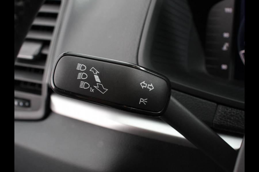 Škoda Karoq 1.5 TSI 150pk DSG ACT Selection Navigatie Apple Carplay/Android Auto Camera Parkeer sensoren Adaptieve Cruise Control Lichtmetalen Velgen Digitale Cockpit