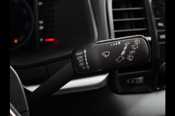 Škoda Karoq 1.5 TSI 150pk DSG ACT Selection Navigatie Apple Carplay/Android Auto Camera Parkeer sensoren Adaptieve Cruise Control Lichtmetalen Velgen Digitale Cockpit