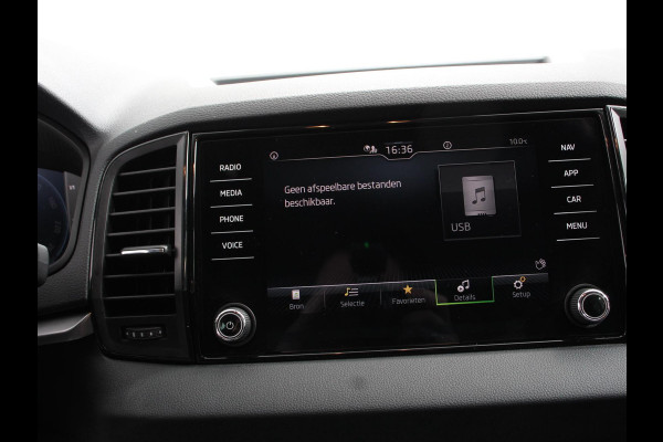 Škoda Karoq 1.5 TSI 150pk DSG ACT Selection Navigatie Apple Carplay/Android Auto Camera Parkeer sensoren Adaptieve Cruise Control Lichtmetalen Velgen Digitale Cockpit