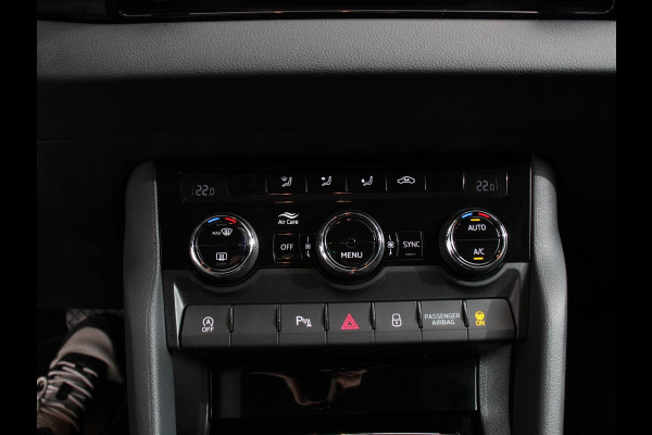 Škoda Karoq 1.5 TSI 150pk DSG ACT Selection Navigatie Apple Carplay/Android Auto Camera Parkeer sensoren Adaptieve Cruise Control Lichtmetalen Velgen Digitale Cockpit