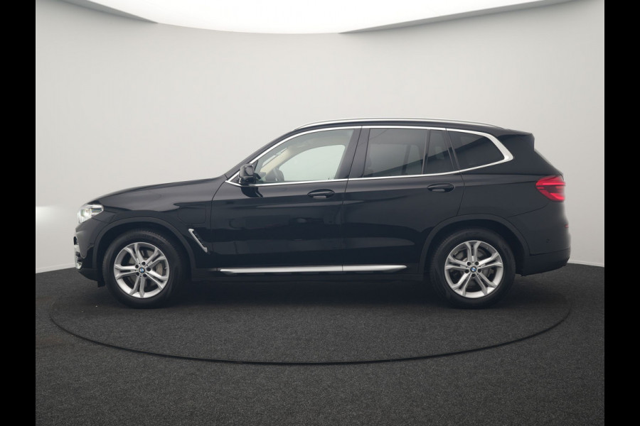 BMW X3 xDrive30e Business Edition Plus PHEV 293pk Dealer O.H. | Trekhaak Af Fabriek | Adaptive Cruise | 360 Camera | Adaptief Onderstel | Lederen Sportstoelen Memory & Ventilatie | Sfeerverlichting | Stoelen & Stuur Verwarmd | Keyless | Blis | Plug In Hybrid |