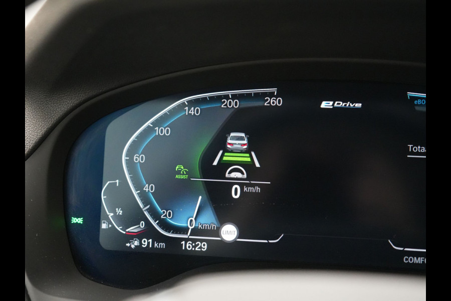 BMW X3 xDrive30e Business Edition Plus PHEV 293pk Dealer O.H. | Trekhaak Af Fabriek | Adaptive Cruise | 360 Camera | Adaptief Onderstel | Lederen Sportstoelen Memory & Ventilatie | Sfeerverlichting | Stoelen & Stuur Verwarmd | Keyless | Blis | Plug In Hybrid |