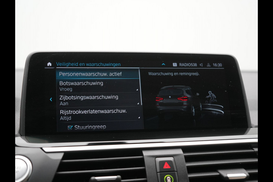 BMW X3 xDrive30e Business Edition Plus PHEV 293pk Dealer O.H. | Trekhaak Af Fabriek | Adaptive Cruise | 360 Camera | Adaptief Onderstel | Lederen Sportstoelen Memory & Ventilatie | Sfeerverlichting | Stoelen & Stuur Verwarmd | Keyless | Blis | Plug In Hybrid |