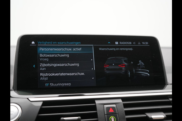BMW X3 xDrive30e Business Edition Plus PHEV 293pk Dealer O.H. | Trekhaak Af Fabriek | Adaptive Cruise | 360 Camera | Adaptief Onderstel | Lederen Sportstoelen Memory & Ventilatie | Sfeerverlichting | Stoelen & Stuur Verwarmd | Keyless | Blis | Plug In Hybrid |