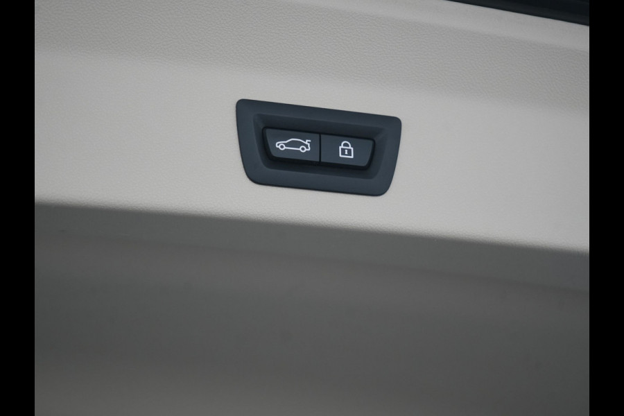 BMW X3 xDrive30e Business Edition Plus PHEV 293pk Dealer O.H. | Trekhaak Af Fabriek | Adaptive Cruise | 360 Camera | Adaptief Onderstel | Lederen Sportstoelen Memory & Ventilatie | Sfeerverlichting | Stoelen & Stuur Verwarmd | Keyless | Blis | Plug In Hybrid |