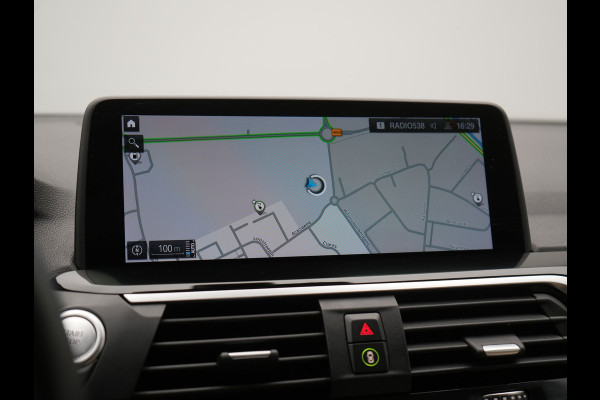 BMW X3 xDrive30e Business Edition Plus PHEV 293pk Dealer O.H. | Trekhaak Af Fabriek | Adaptive Cruise | 360 Camera | Adaptief Onderstel | Lederen Sportstoelen Memory & Ventilatie | Sfeerverlichting | Stoelen & Stuur Verwarmd | Keyless | Blis | Plug In Hybrid |
