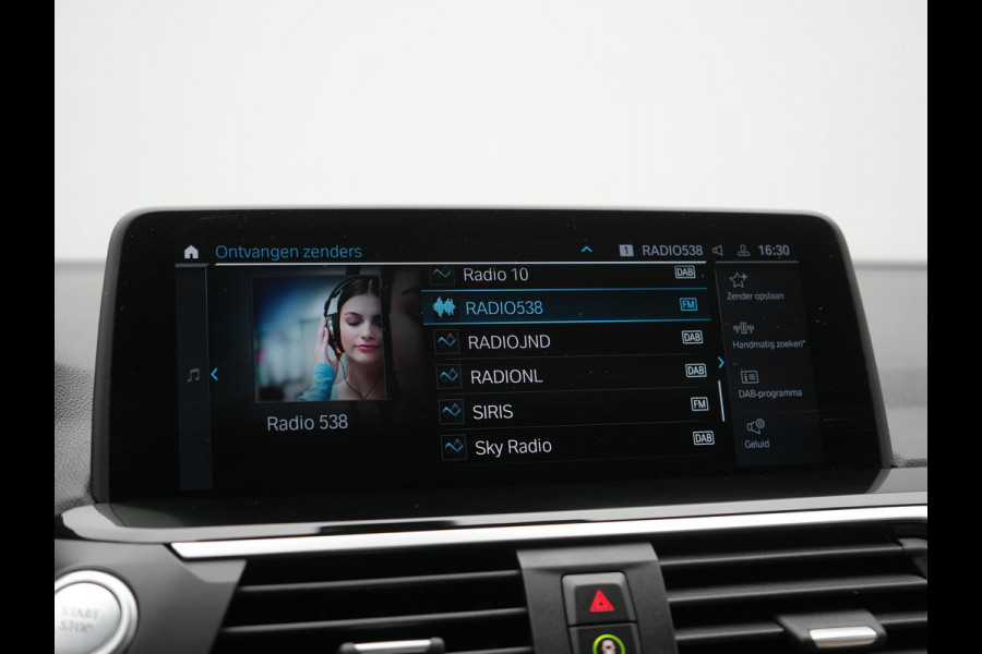 BMW X3 xDrive30e Business Edition Plus PHEV 293pk Dealer O.H. | Trekhaak Af Fabriek | Adaptive Cruise | 360 Camera | Adaptief Onderstel | Lederen Sportstoelen Memory & Ventilatie | Sfeerverlichting | Stoelen & Stuur Verwarmd | Keyless | Blis | Plug In Hybrid |