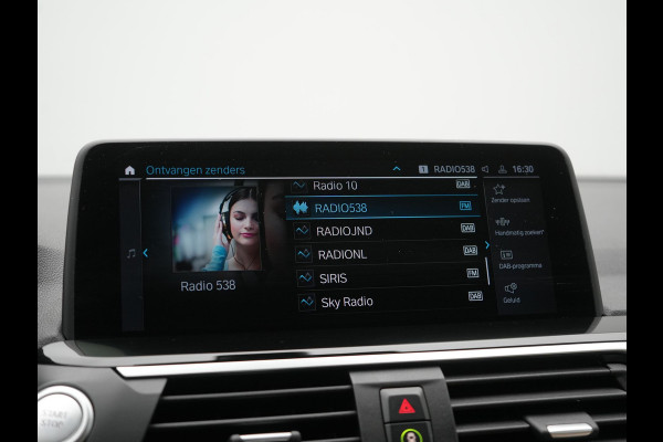 BMW X3 xDrive30e Business Edition Plus PHEV 293pk Dealer O.H. | Trekhaak Af Fabriek | Adaptive Cruise | 360 Camera | Adaptief Onderstel | Lederen Sportstoelen Memory & Ventilatie | Sfeerverlichting | Stoelen & Stuur Verwarmd | Keyless | Blis | Plug In Hybrid |