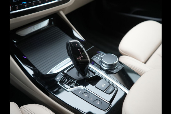 BMW X3 xDrive30e Business Edition Plus PHEV 293pk Dealer O.H. | Trekhaak Af Fabriek | Adaptive Cruise | 360 Camera | Adaptief Onderstel | Lederen Sportstoelen Memory & Ventilatie | Sfeerverlichting | Stoelen & Stuur Verwarmd | Keyless | Blis | Plug In Hybrid |