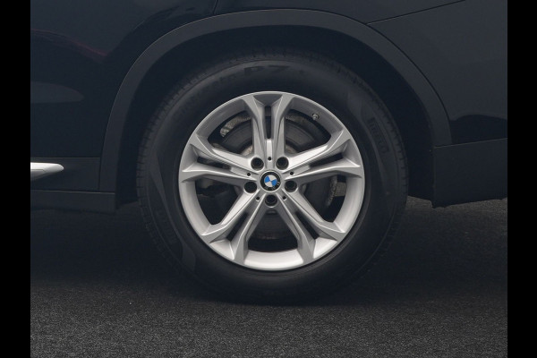 BMW X3 xDrive30e Business Edition Plus PHEV 293pk Dealer O.H. | Trekhaak Af Fabriek | Adaptive Cruise | 360 Camera | Adaptief Onderstel | Lederen Sportstoelen Memory & Ventilatie | Sfeerverlichting | Stoelen & Stuur Verwarmd | Keyless | Blis | Plug In Hybrid |