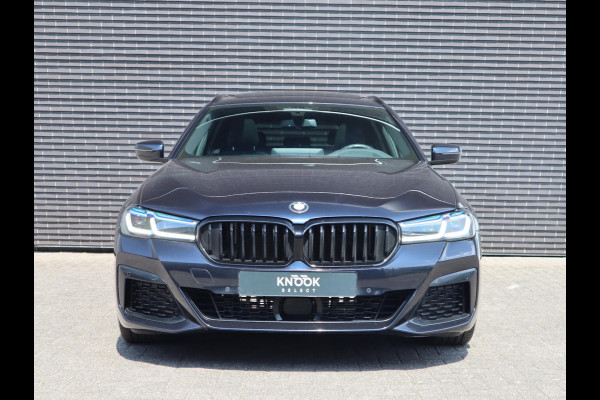 BMW 5 Serie Touring 530d High Executive M Sport Pakket Automaat / Live Cockpit Professional / Head-Up Display / Panoramadak / Laser / Adaptieve Cruise Control / Stoelverwarming / HiFi / 20 Inch / Sportstoelen voor / DAB