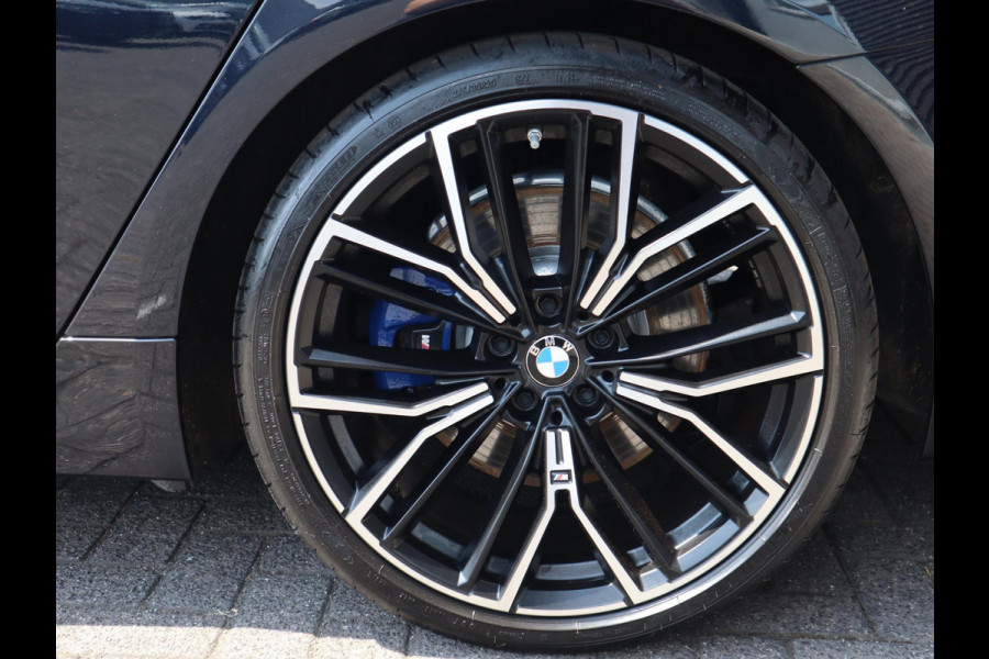 BMW 5 Serie Touring 530d High Executive M Sport Pakket Automaat / Live Cockpit Professional / Head-Up Display / Panoramadak / Laser / Adaptieve Cruise Control / Stoelverwarming / HiFi / 20 Inch / Sportstoelen voor / DAB