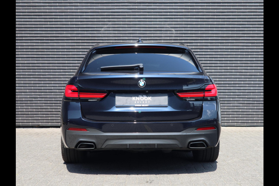 BMW 5 Serie Touring 530d High Executive M Sport Pakket Automaat / Live Cockpit Professional / Head-Up Display / Panoramadak / Laser / Adaptieve Cruise Control / Stoelverwarming / HiFi / 20 Inch / Sportstoelen voor / DAB
