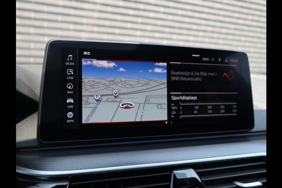BMW 5 Serie Touring 530d High Executive M Sport Pakket Automaat / Live Cockpit Professional / Head-Up Display / Panoramadak / Laser / Adaptieve Cruise Control / Stoelverwarming / HiFi / 20 Inch / Sportstoelen voor / DAB