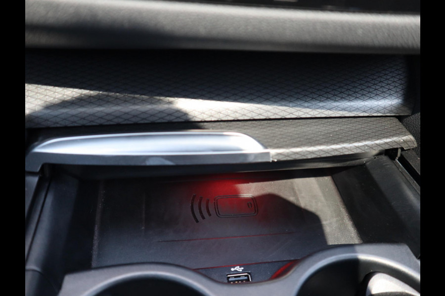 BMW 5 Serie Touring 530d High Executive M Sport Pakket Automaat / Live Cockpit Professional / Head-Up Display / Panoramadak / Laser / Adaptieve Cruise Control / Stoelverwarming / HiFi / 20 Inch / Sportstoelen voor / DAB