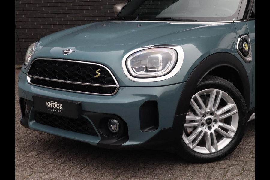 MINI Countryman Cooper S E ALL4 Classic Automaat / Panoramadak / Stuurwielverwarming / Harman Kardon / LED / MINI Navigatiesysteem / 17 Inch / Sportstoelen / Trekhaak / Lichtpakket
