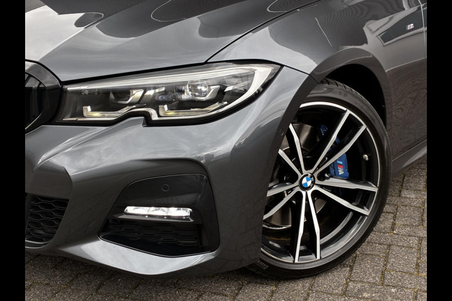 BMW 3 Serie Sedan 320i High Executive M Sport Pakket Automaat / Live Cockpit Professional / Leder / 19 Inch / Head-Up Display / Adaptive Cruise Control / Hifi / Shadow Line / M Sportremsysteem / Achteruitrijcamera