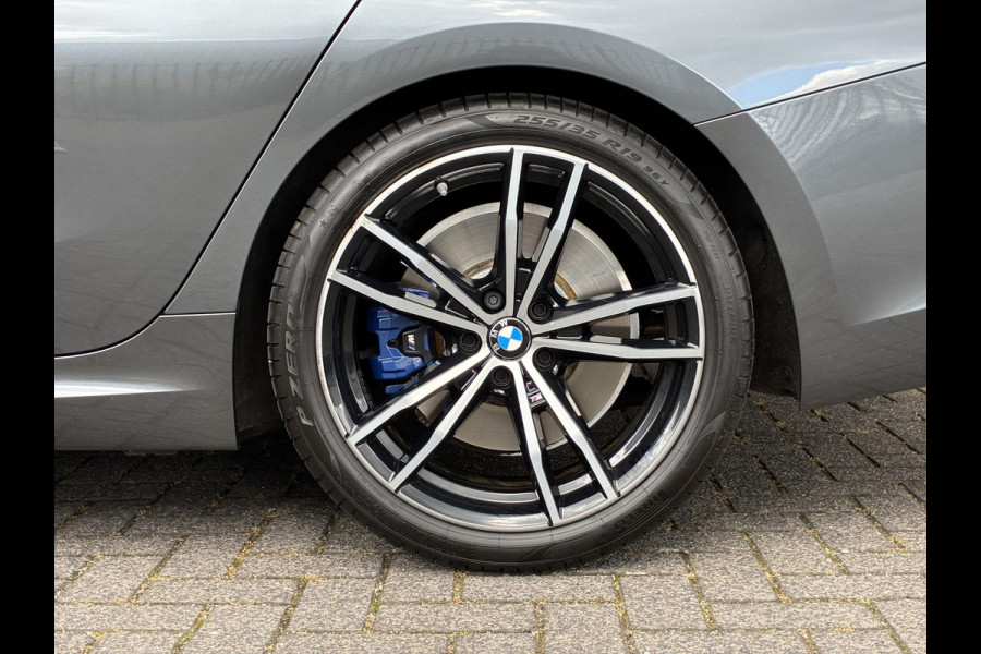 BMW 3 Serie Sedan 320i High Executive M Sport Pakket Automaat / Live Cockpit Professional / Leder / 19 Inch / Head-Up Display / Adaptive Cruise Control / Hifi / Shadow Line / M Sportremsysteem / Achteruitrijcamera