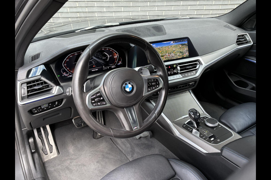 BMW 3 Serie Sedan 320i High Executive M Sport Pakket Automaat / Live Cockpit Professional / Leder / 19 Inch / Head-Up Display / Adaptive Cruise Control / Hifi / Shadow Line / M Sportremsysteem / Achteruitrijcamera