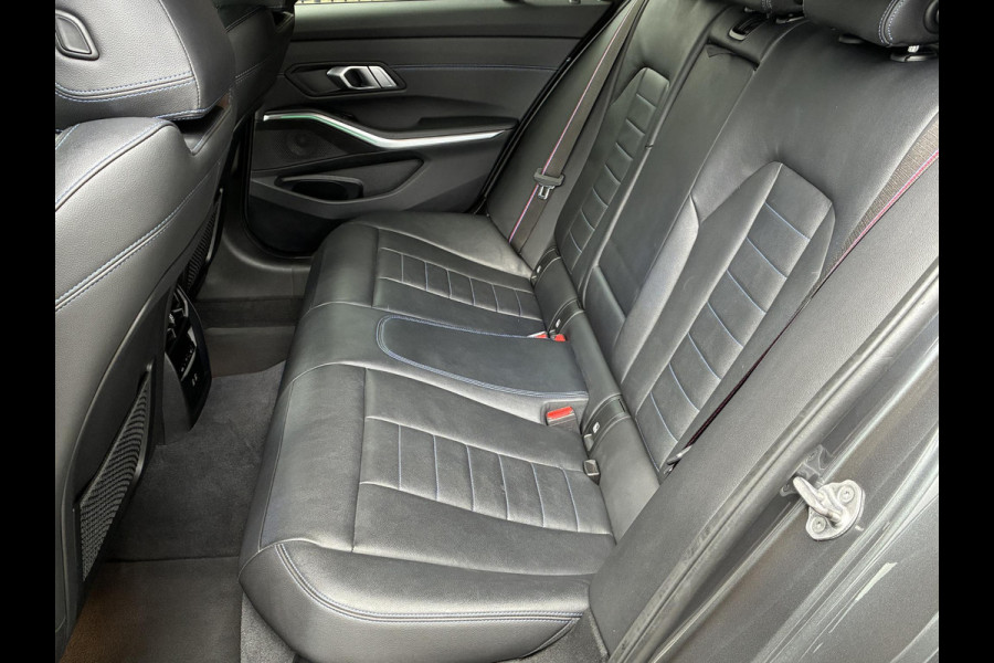 BMW 3 Serie Sedan 320i High Executive M Sport Pakket Automaat / Live Cockpit Professional / Leder / 19 Inch / Head-Up Display / Adaptive Cruise Control / Hifi / Shadow Line / M Sportremsysteem / Achteruitrijcamera